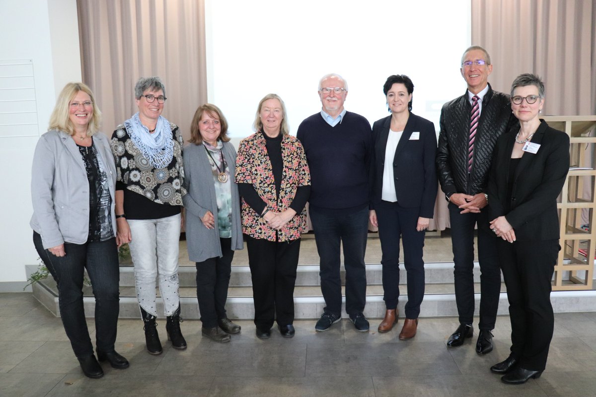 Am Klinikum Lüdenscheid wurden kürzlich 20 Jahre Patienten-Informations-Zentrum (PIZ) gefeiert! Ein ganz besonderer Anlass, zu dem viele Weggefährten und Unterstützer aus zwei Jahrzehnten herzlich gratulierten! 💐🍾🎊
#PIZ #KlinikumLüdenscheid #Pflege