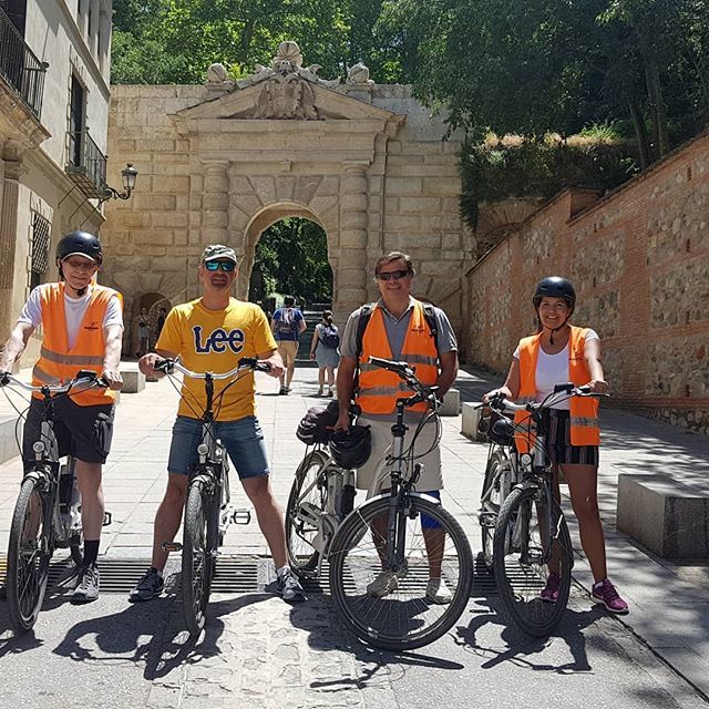 ExplorerGranada's tweet photo. Que mejor manera que conocer la ciudad en ebike disfrutando de cada rincon con poco esfuerzo, a que esperas vamosssssss

@explorergranada •
•
•
•

#travel #bestoftheday #instagood #instamood #instadaily #picoftheday #mariomaya #flamenco #alhambra #paseodelostristes #grx … https://t.co/q1aNsm7oyM