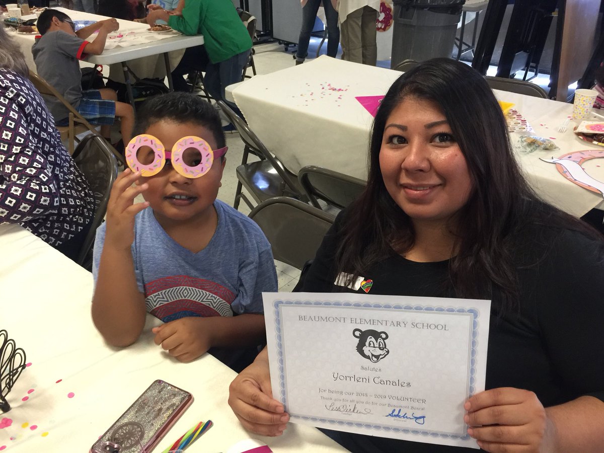sochieschmitz's tweet photo. Not sure what we would do without our parent volunteers- we appreciate you! @BeaumontBear https://t.co/RS0jxn1USy