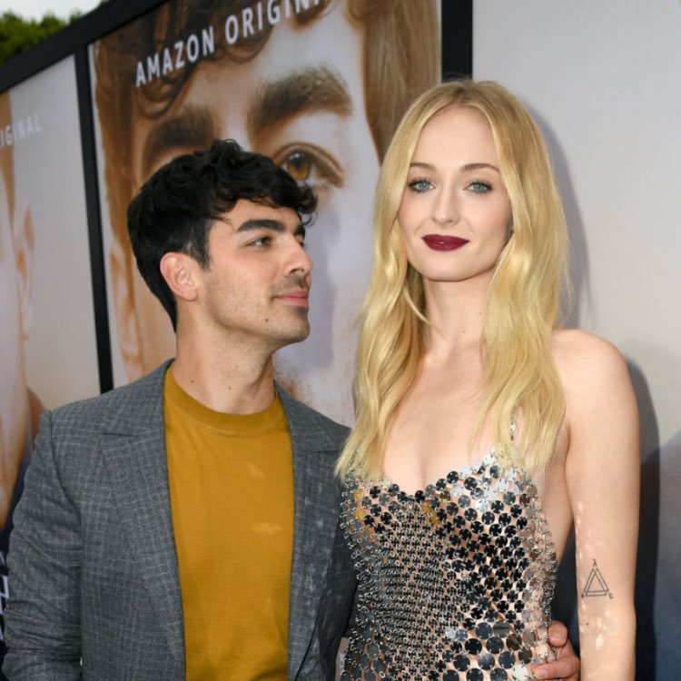 sophieturnyr's tweet image. no one:

literally no one:

joe jonas: