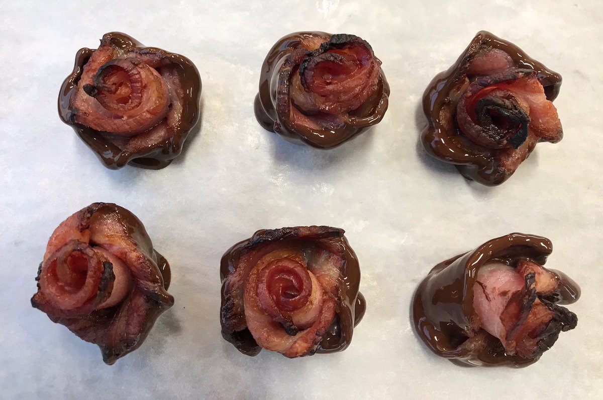 premiumsausage's tweet image. Chocolate Dipped Bacon Roses are back! 🌹🍫 A box of 6 is $20. 

Please call (403) 832-2224 to place an order. 
Last day to order: June 8 
Pickup: June 14 and 15 

#fathersdaygifts #medhat #bacon