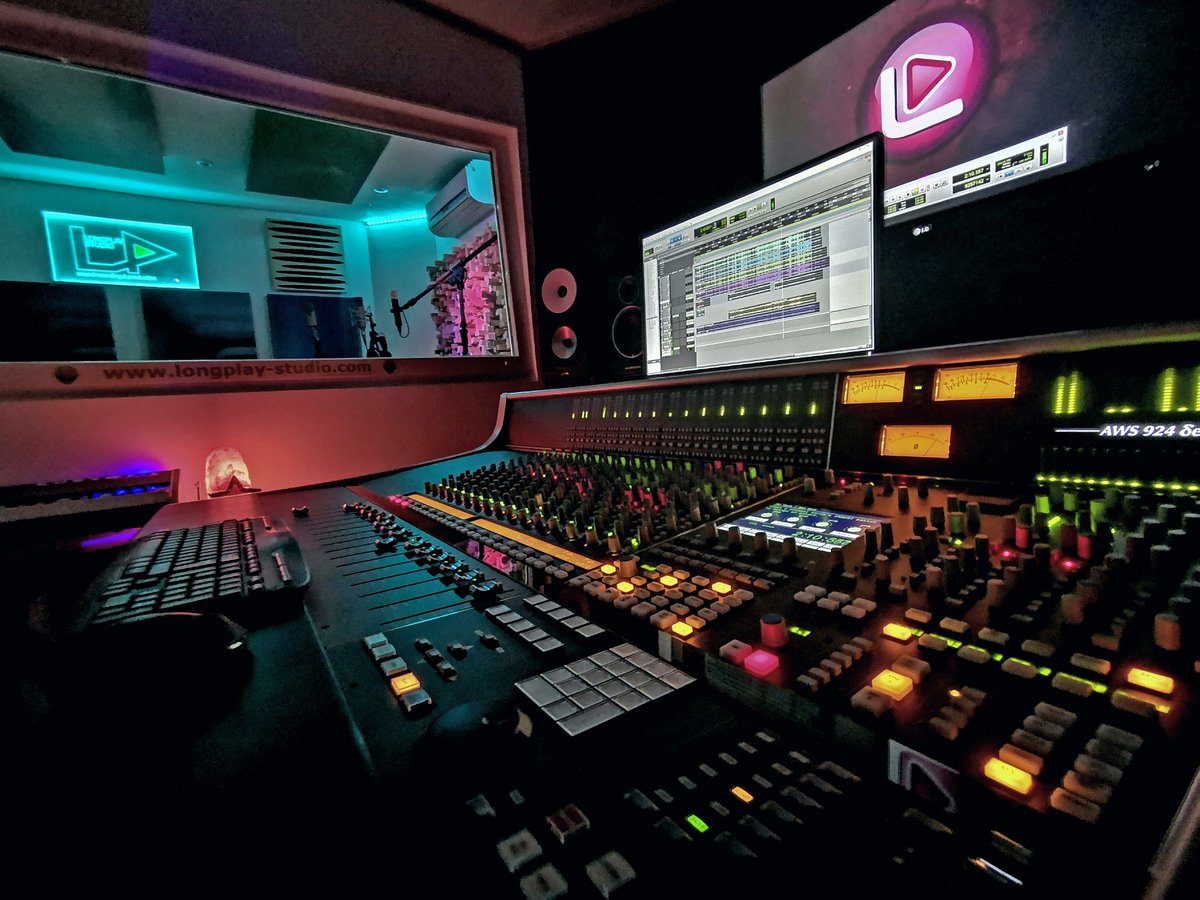 solidstatelogic's tweet image. Longplay studio Zagreb have recently installed a Solid State Logic AWS924 SuperAnalogue Console as the centerpiece of their control room.

Welcome to the SSL family, Long Play!

#SSL #SolidStateLogic #AWS924 #SSLFamily #StepUptoSSL #MixedOnanSSL #SuperAnalogue #SSLEQ #SSLBusComp