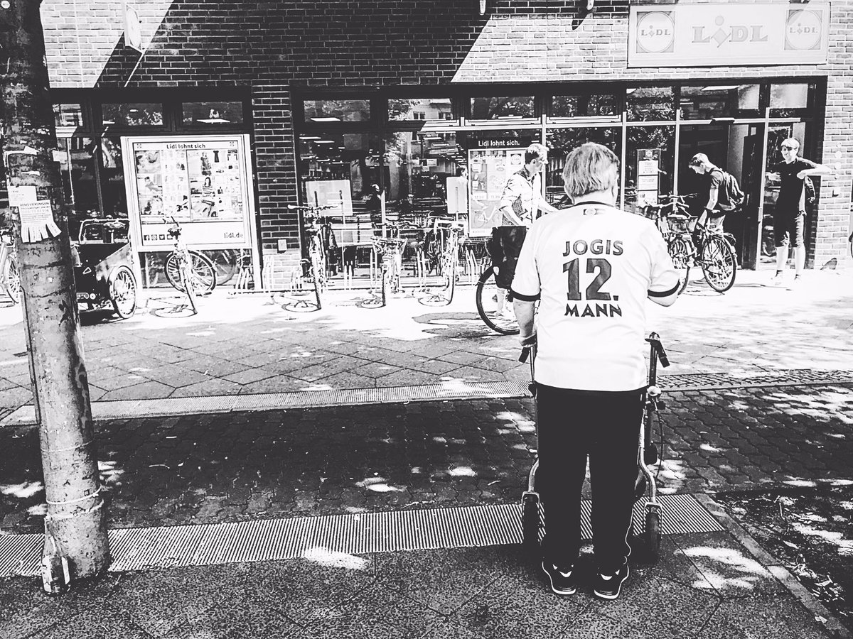 BrunoBotschi's tweet photo. Heute getroffen: Der Retter des deutschen #Fussballs. @DFB_Team @DFB https://t.co/eHfV5ceYN2