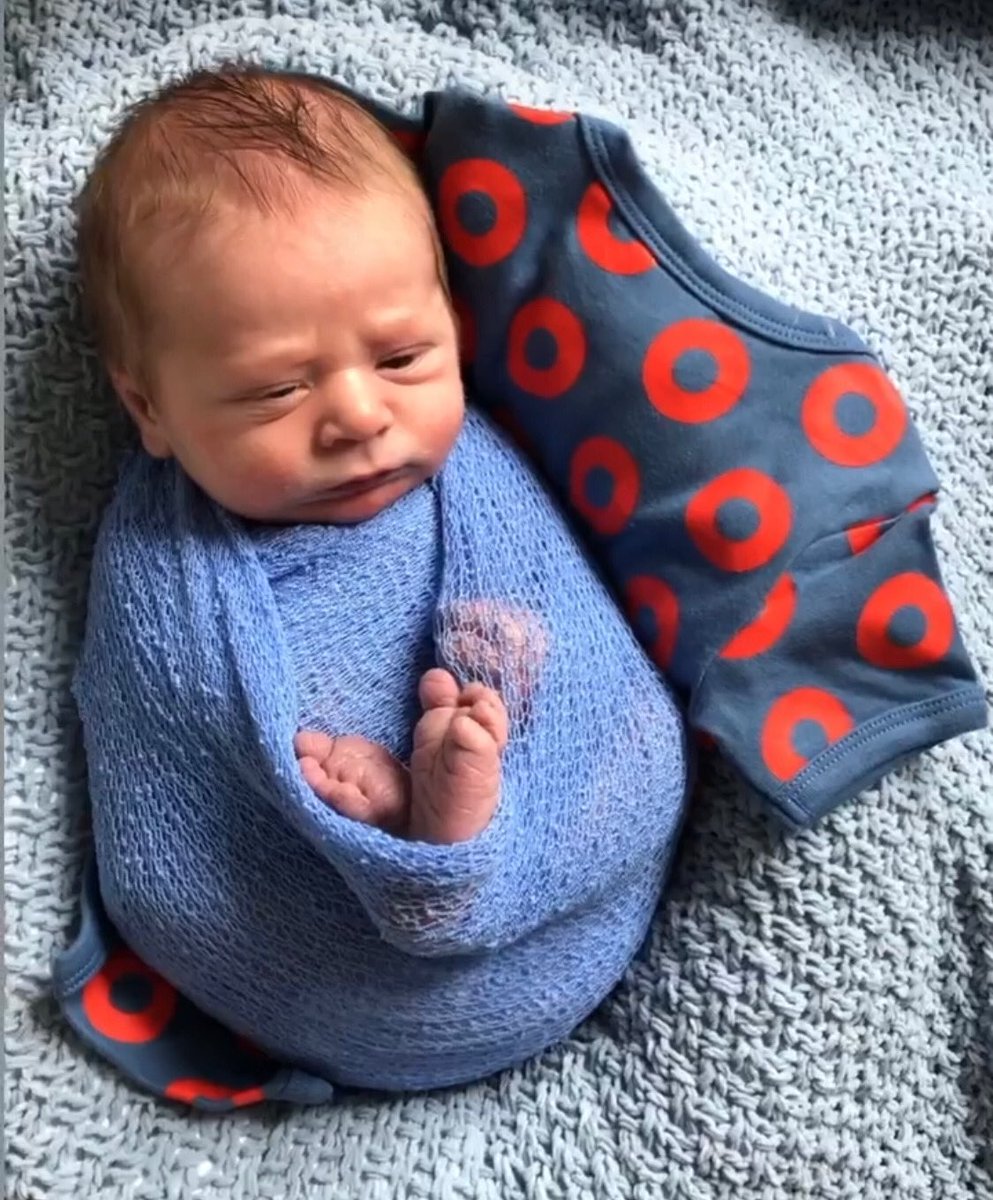 Thingsucatphish's tweet photo. Welcome to the world, my newest phriend & @phish Phan Maxwell Brayden! ⭕️(📸 @dnach585isback) #littleragers #phishkids #mysweetone #thingsyouseeatphish #phishlove #donutsighting #fishmandonuts https://t.co/Sphb3d7I5e