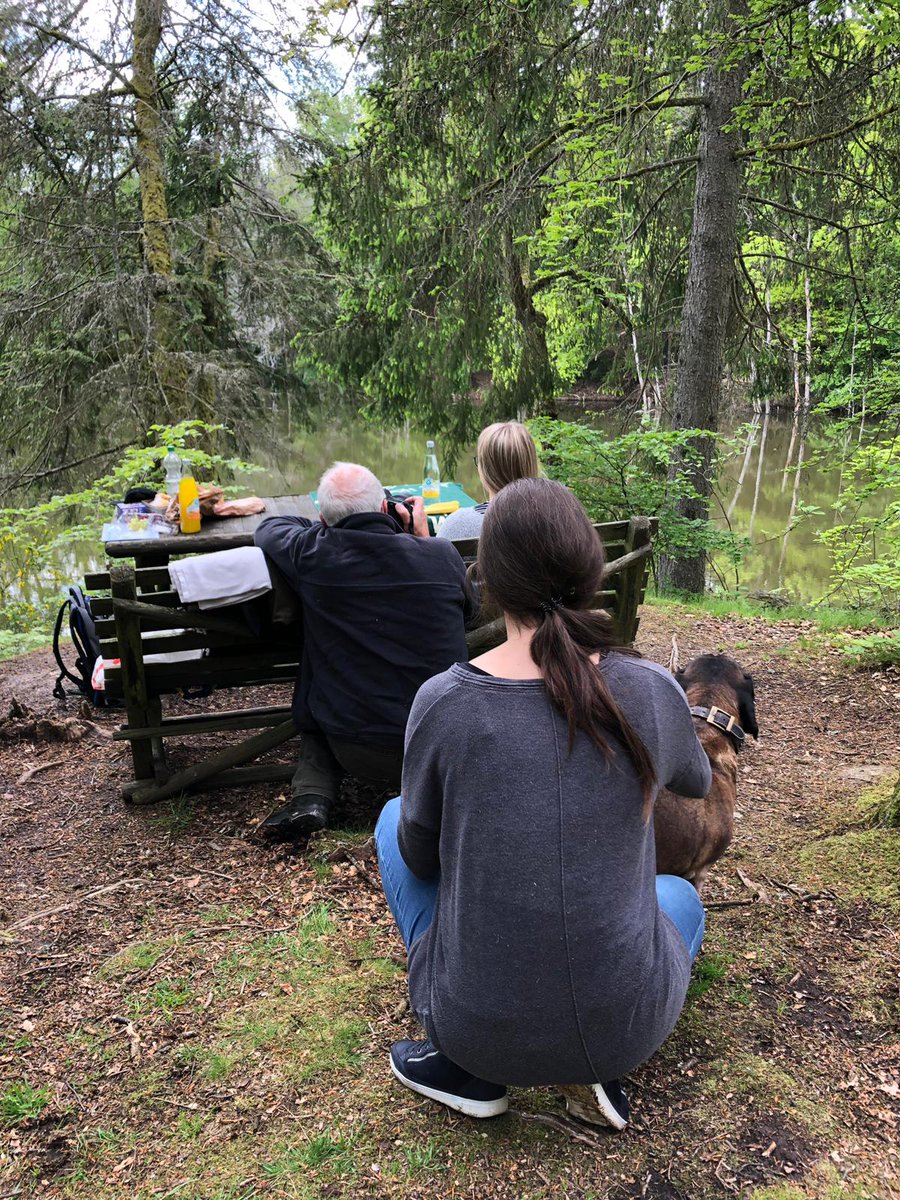 LottmannCom's tweet photo. Nicole war kürzlich für unseren Kunden Hochwald Sprudel im malerischen Hunsrück unterwegs. Bei der Mission Fotoshooting wirkte sie tatkräftig mit. Hier ein kleines Making-of ;-) 
#makingof #pragentur #pressearbeit #BehindtheScenes #fotoshooting https://t.co/mSaWHYnpo3