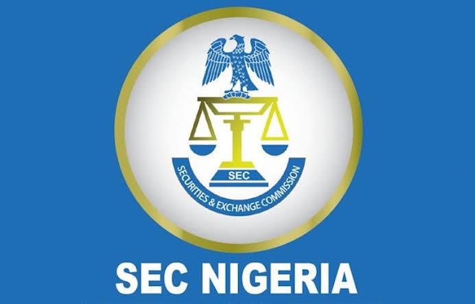 GeniusJokerNG's tweet photo. Do you know SEC staff were on protest when their former director Gwarzo was to resume office after being guilty of several charges? #PoorSecDecision https://t.co/h8cnUgQSc9