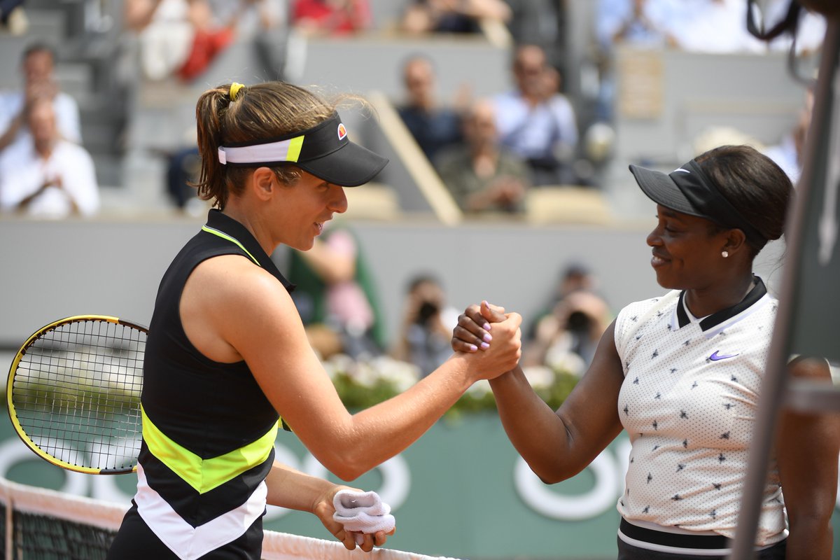 Super-Konta 🌟🇬🇧

<a href="/JohannaKonta/">Johanna Konta</a> reste invaincue contre Sloane Stephens cette année (3-0), en l'emportant 6-1, 6-4 pour accéder au dernier carré. Elle devient la première Britannique à réaliser cette performance depuis 1983.

rg.fr/X4TzoO | #RG19