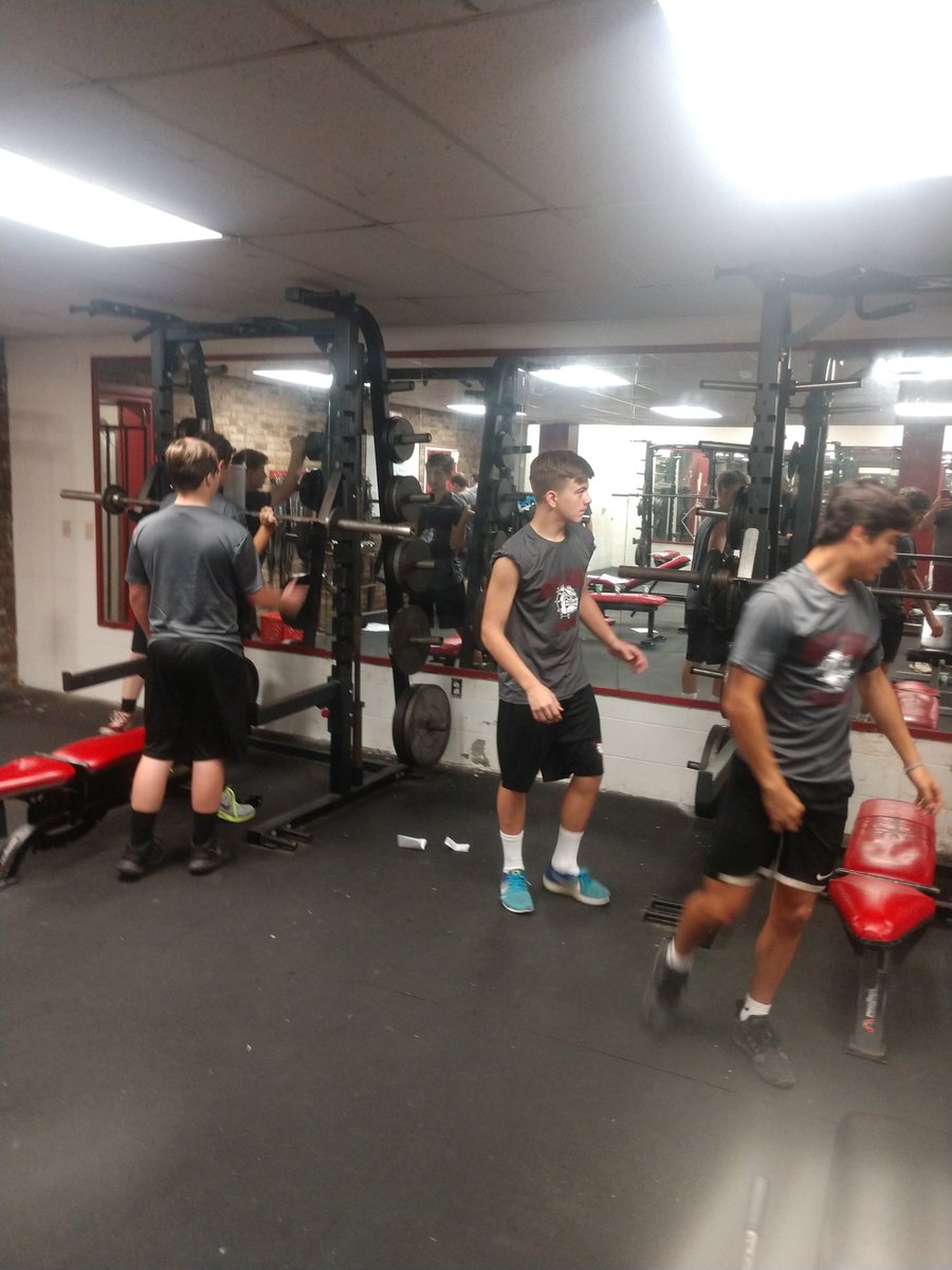 MHS_Ftb_Dogs's tweet photo. Day #2 in the books... #workinghardtogetbetter #Summerpride2019 #GoDogs #97daystogame1 https://t.co/hSJvdkTx72