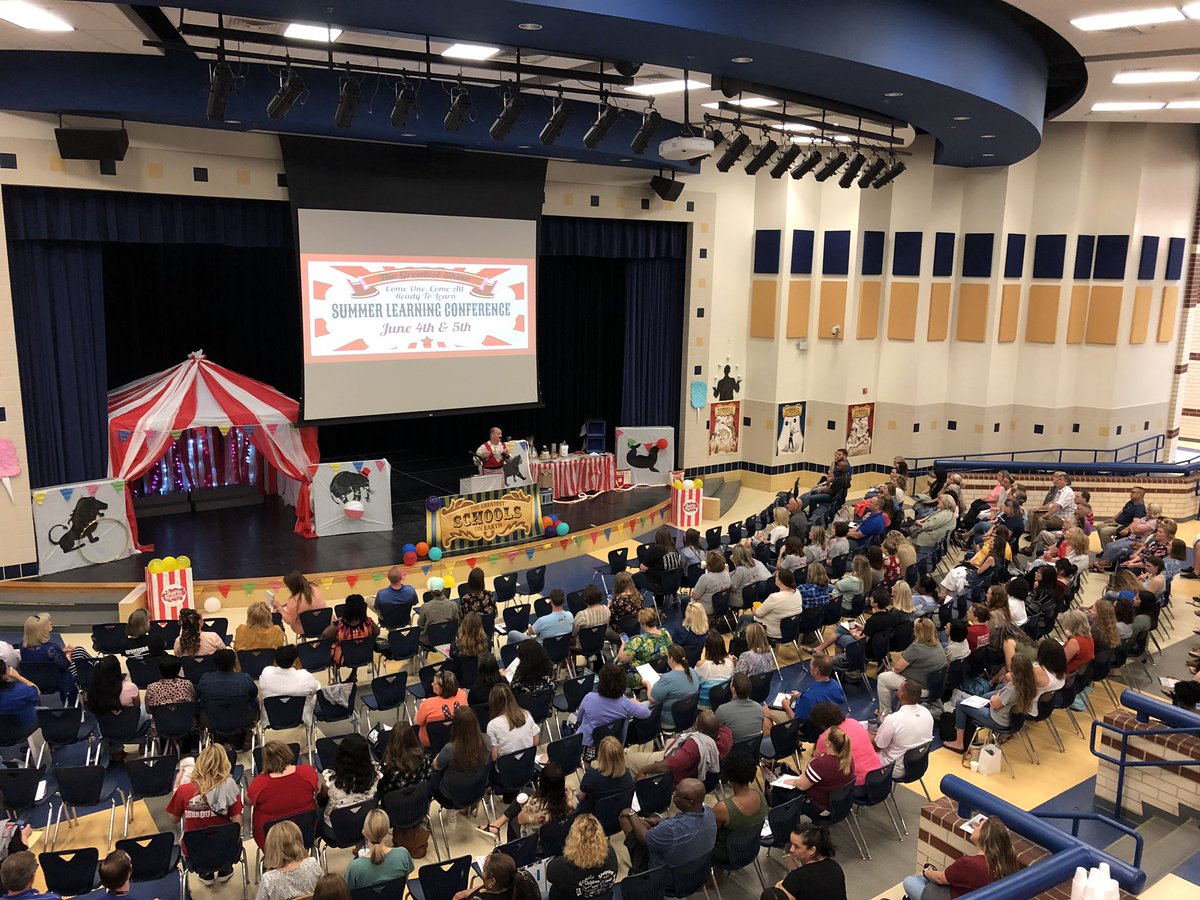 janellesafford's tweet photo. It’s a full house!   #SulSprSLC https://t.co/RLDf1V01ft