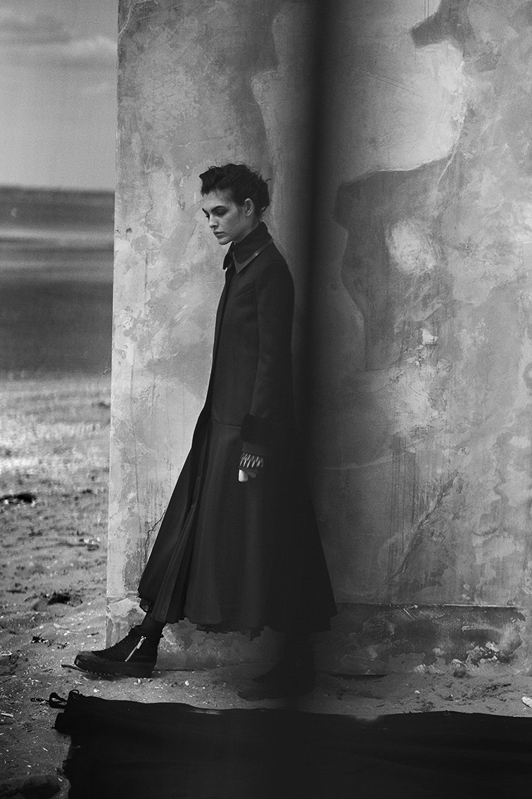 peterlindbergh's tweet photo. Vittoria Ceretti, Deauville, 2019
https://t.co/o1kcXe3687 
-
#LindberghStories #VogueGermany #ChristianeArp #HomageToKarl #KarlLagerfeld #VittoriaCeretti #2bmanagement https://t.co/RcM0F5K0Sq