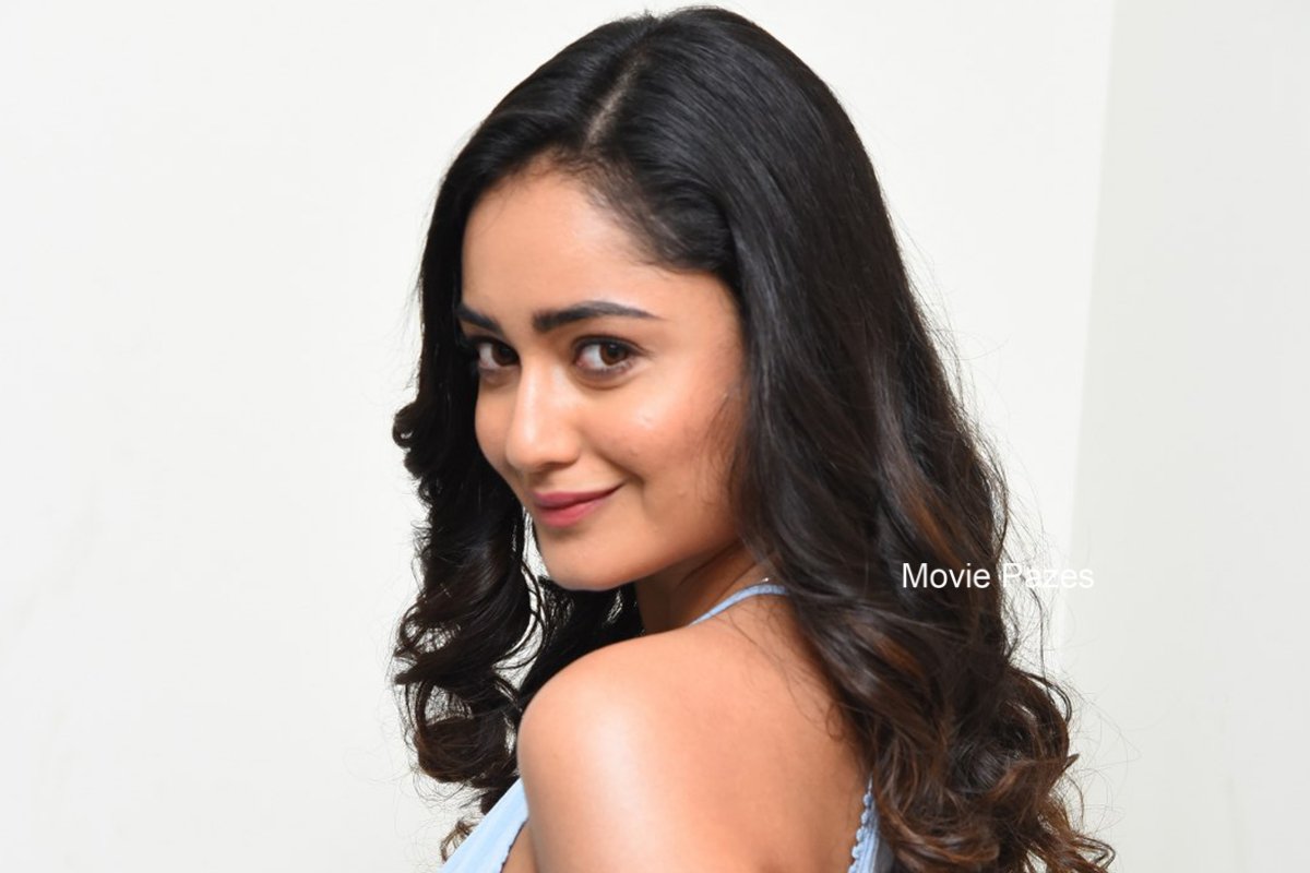 moviepazes's tweet image. #TridhaChoudhury at #7Seven Team Interview With Press
#MoviePazes