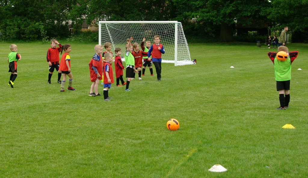 EssexCountyFA's tweet photo. As the two main football teams in #Ingatestone, @StonesYFC and Stones FC worked alongside us to address potential areas of growth: https://t.co/wZBIPNcS2L https://t.co/FUcPqL7r4p