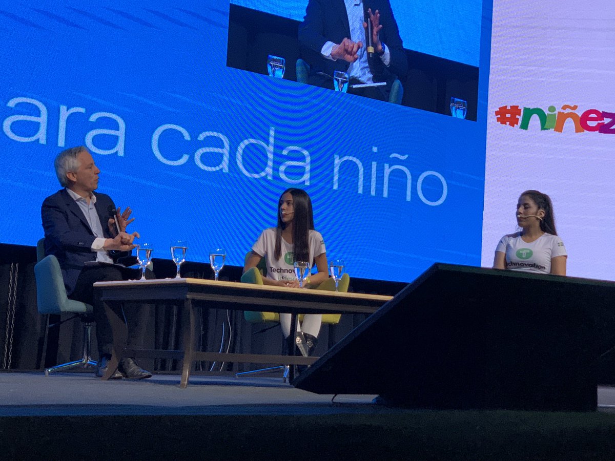 10PAMELA20's tweet photo. So proud of my girls @TechnovationBo @technovation promoting more girls in STEM with the Vicepresident of Bolivia 🇧🇴 #AlvaroGarciaLinera at @UNICEFBolivia  Diseñando el Futuro: La Ciencia y la Tecnología en manos de las niñas https://t.co/7h4zobOqak