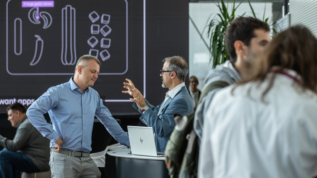 ericsson_europe's tweet photo. At #BarcelonaUnboxed we're also demonstrating our new Operations Engine, which uses #AI and #automation to dynamically allocate resources, ensuring consistent quality across the network. Discover more: https://t.co/Z8igAvsePH https://t.co/z4LkeRs866