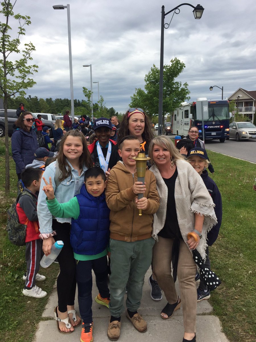 MsDavies5's tweet photo. Special Olympics Torch Run! https://t.co/tUUCpfWwcQ