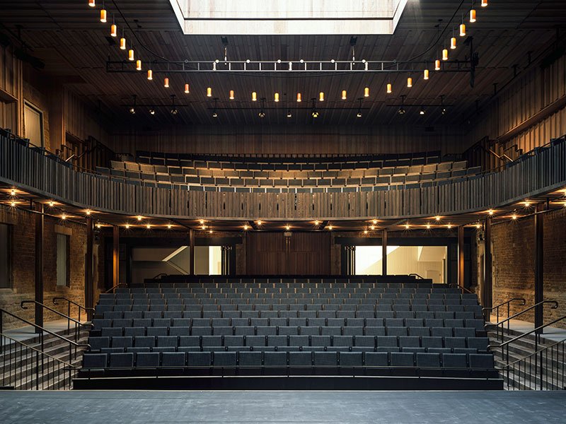 The pendant lamp Cirio illuminates the Nevill Holt Opera theatre. A project from the architects RIBA Stirling Prize-winners Witherford Watson Mann &gt; bit.ly/2EKLhUV