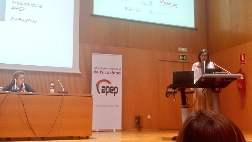 Carlosbfh's tweet photo. "Cuando un intresado ejerce sus derechos en materia de protección de datos, hay que intentar entenderle y no maltratarle; estas quejas se suelen deber a diferentes. razones, no todas ralacionadas con la privacidad" Ana Solana (@TheBodyShopSP) @ARIASPOU #VIICongresoAPEP @WK_Legal https://t.co/atGeVY2DTc