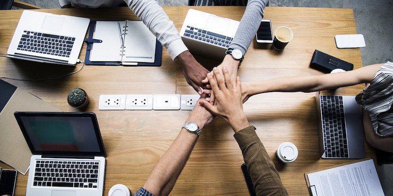 ChristensenInst's tweet image. On the blog | @juliaffreeland explores how one school's approach to work-based learning ensures that students are building out not just their resume, but their Rolodex too. ow.ly/UXJD50uwbUa @wearedavincix @NatashaRoseM @kimmerritt45 #WhoYouKnow