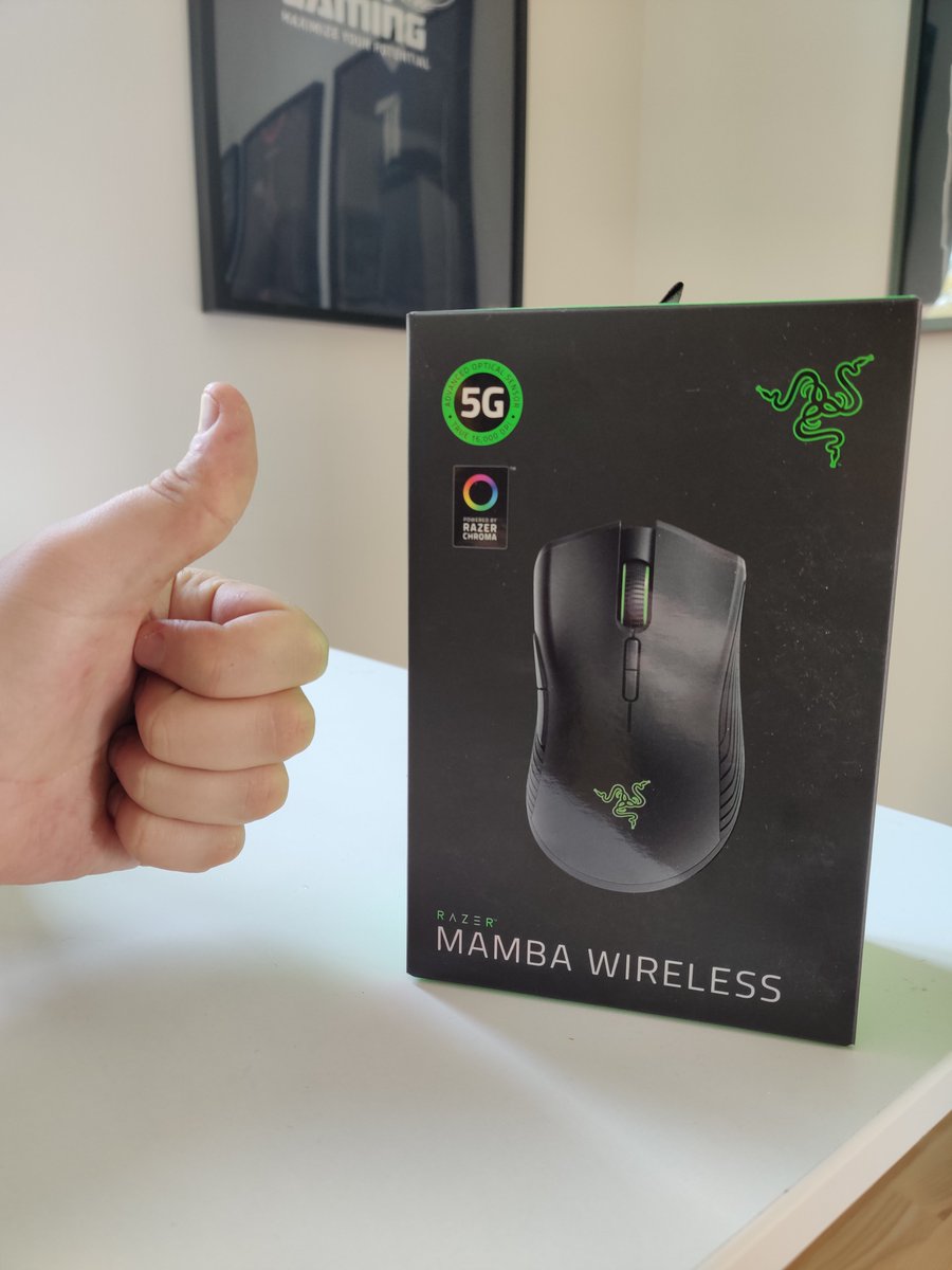 For at fejre 6000 followers holder jeg en giveaway! Det eneste du skal gøre for at vinde denne lækre <a href="/Razer/">R Λ Z Ξ R</a> Mamba Wireless er at følge mig samt retweete dette tweet. 

Hvis du har lyst til at forøge dine chancer kan du gøre dette her: gleam.io/pWabV/razer-ma… 

#sponsoreret