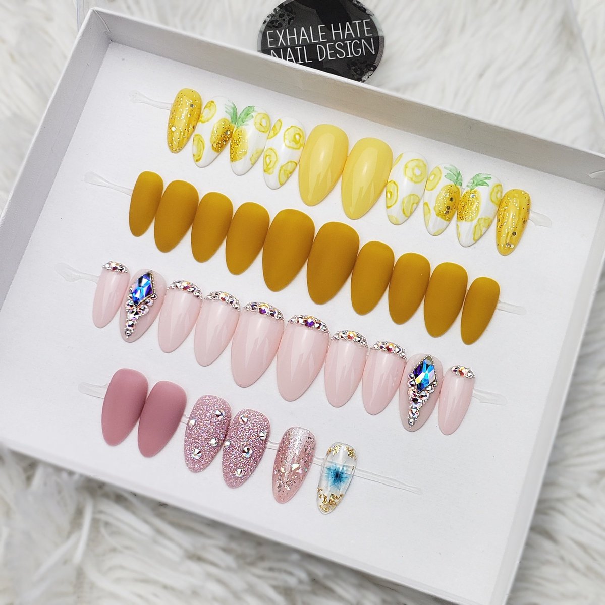 exhalehatenails's tweet photo. Are your nails ready for summer 😍☀️ shop hand painted gel #PressOnNails at https://t.co/QBExigBi2C 💅

#nailart #fakenails #pressons #gelnails #pineapples #swarovskinails #crystalnails #almondnails #nudenails #glitternails https://t.co/Mq7oGc48xt