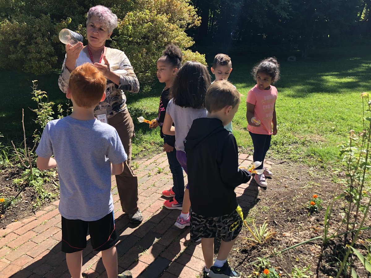 MissLanzoni's tweet photo. Moving like insects and catching critters for our last environmental lesson of the year! #lesltps https://t.co/csQruVN4VI