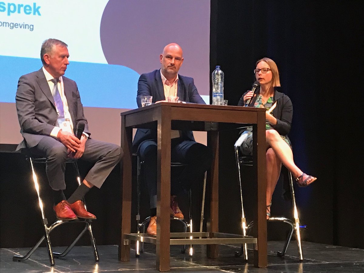 miriamweber's tweet photo. Gezondheid als gezamenlijke ambitie, samen puzzelen aan #gezondstedelijkleven #vngjaarcongres2019 @vtvin2action ⁦@Laurakassandra⁩ #wethouderVictorEverhardt en #wethouderAartdeKruijf https://t.co/JjtSBt9LUN