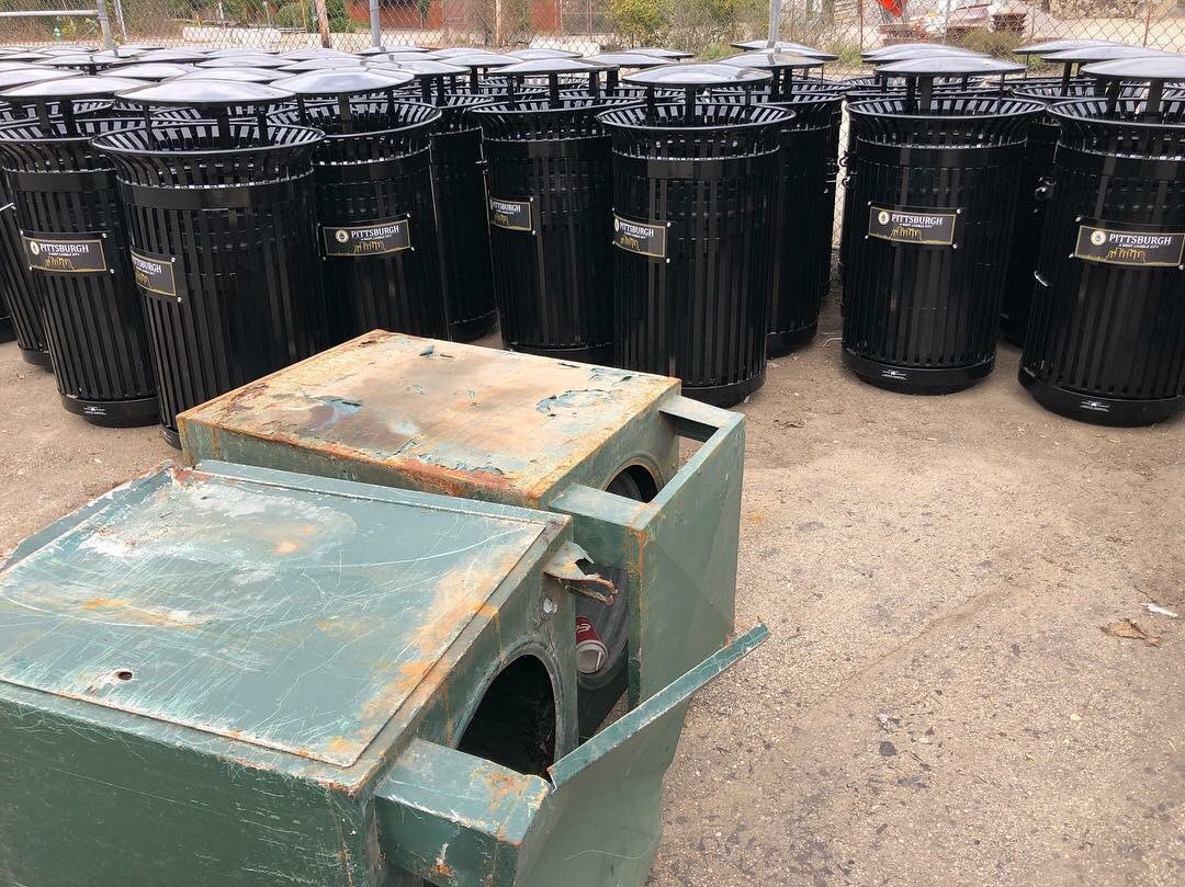 Pittsburgh's tweet photo. More than 1,000 smart garbage cans have been deployed by @PGHDPW &amp; @PghIP citywide, allowing for efficiencies that let workers concentrate on pothole patching, debris removal and other tasks https://t.co/gDIk0czNRU https://t.co/jYTmQngy39
