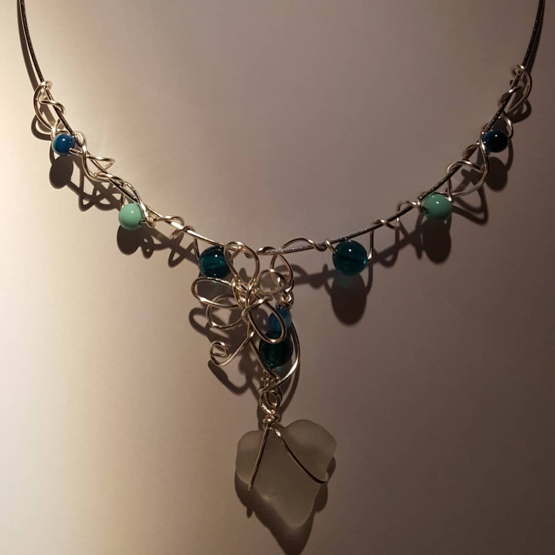 newfangled_ed's tweet photo. Wireworked heart shaped Hartlepool sea glass chokers @EntArcStockton #festival #handmadewithlove https://t.co/3pESSATHIO