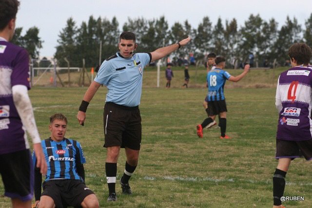 Disfrutando de están linda pasión.
#futbol #arbitraje