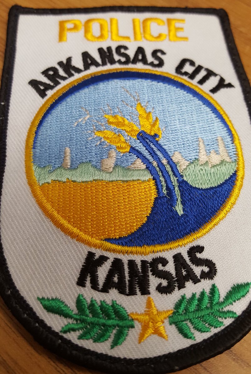 ChiefBurr101's tweet photo. I am quickly closing in on 500 followers! To show my appreciation, when I get there I will randomly select 1 new friend to receive our former patch!
Also be sure to follow our School Resource Officer @mattmayo84
& our Records Specialist @ShanelleParks15
#ThankYou
#PatchGiveaway https://t.co/GuaMztDdzW