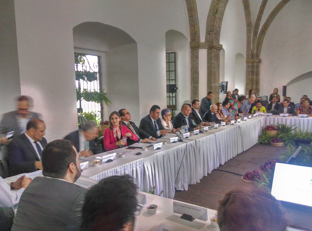 ITEIJal's tweet photo. #AgendaITEI participa nuestra Comisionada Presidente @CynthiaCanteroP en la instalación de #COPPLADE en el Instituto Cultural #Cabañas con la presencia del Gobernador @EnriqueAlfaroR presenta @LaMagaSierra de #Planeación @GobiernoJalisco https://t.co/zjANRu9Wyk
