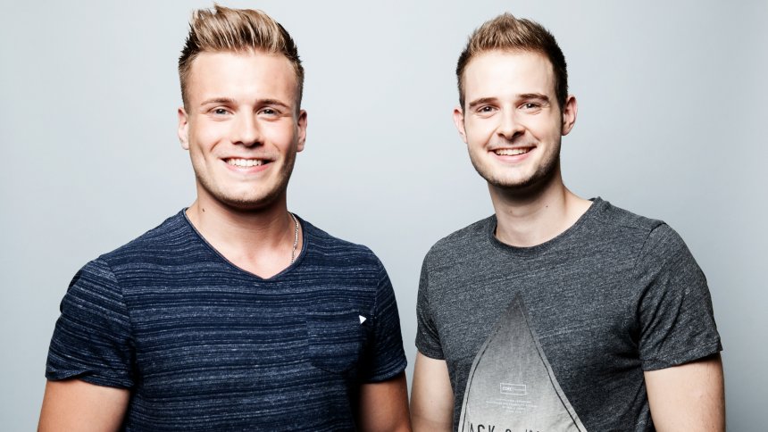 expedition_digi's tweet photo. #Mathe soll Spaß machen! 🤗So sehen es die erfolgreichen Jungunternehmer und Youtuber Alexander Giesecke und Nicolai Schork von #TheSimpleClub und erklären, wie das geht: https://t.co/NGEg6qAzyY #twitterlehrerzimmer #digitaleBildung #digitalesLernen #Nachhilfe #EduPnX https://t.co/VHqLIF7IJu