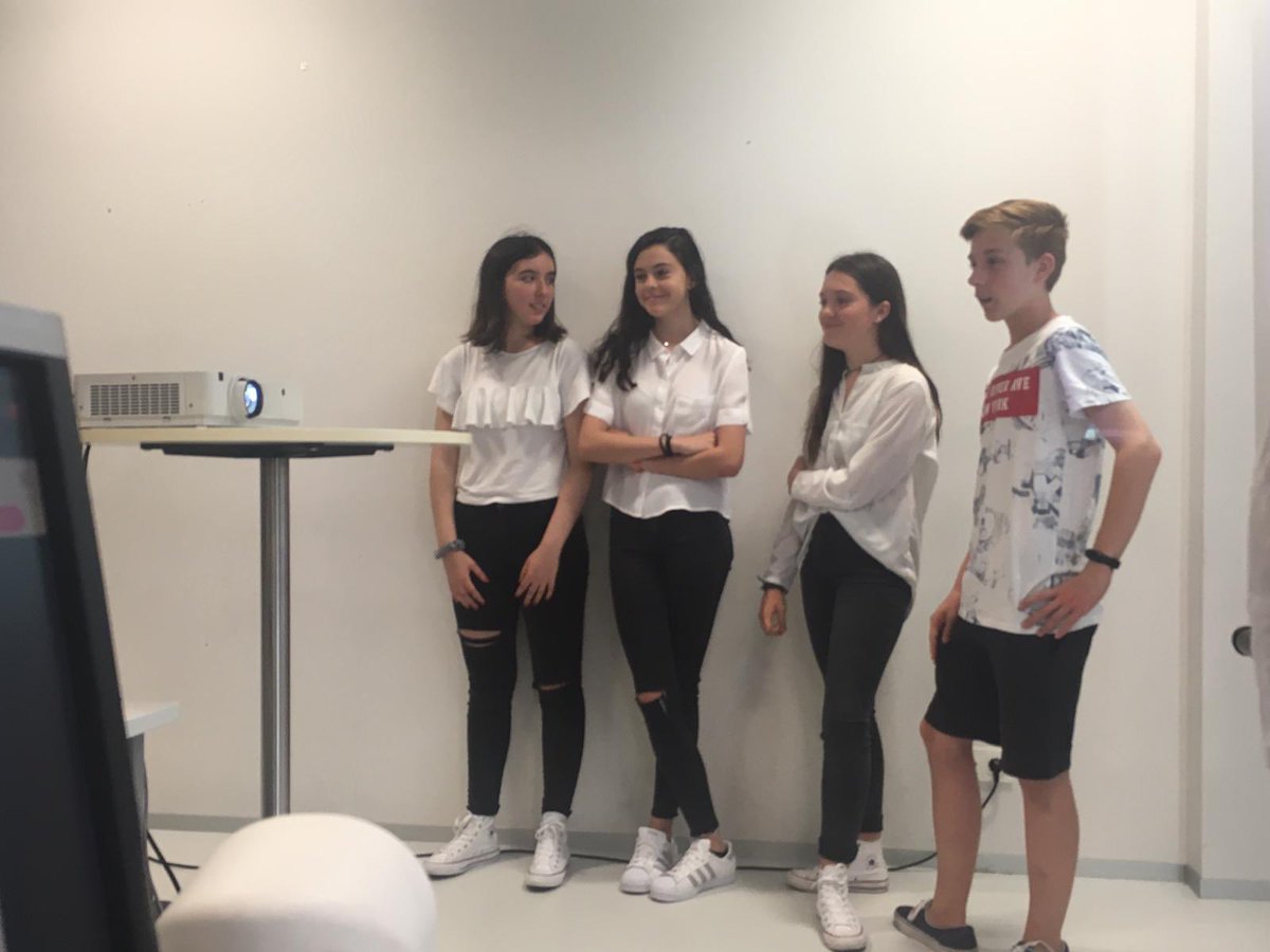 IESValdesparter's tweet photo. Seguimos innovando y descubriendo métodos de aprendizaje. En @etopia_ varios alumnos del IES tuvieron ocasión de demostrarlo. Un placer ver tanto entusiasmo por la enseñanza 😍👏💪 #innovación #educacionpublica #somosprotagonistassomosservicio https://t.co/50s59KqnVr