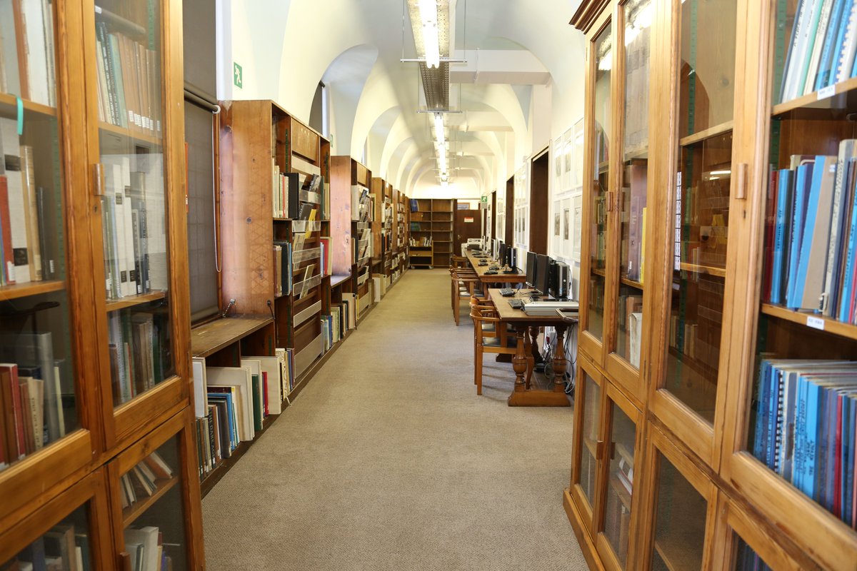 #DidYouKnow ... In 1911 Hiddingh Hall Library became the University of Cape Town’s first purpose built Library. Today it is a branch library serving the Departments of Drama, History of Art and Fine Art. hiddingh.lib.uct.ac.za #librarylife #uctBranchLibrary #librarybuildings