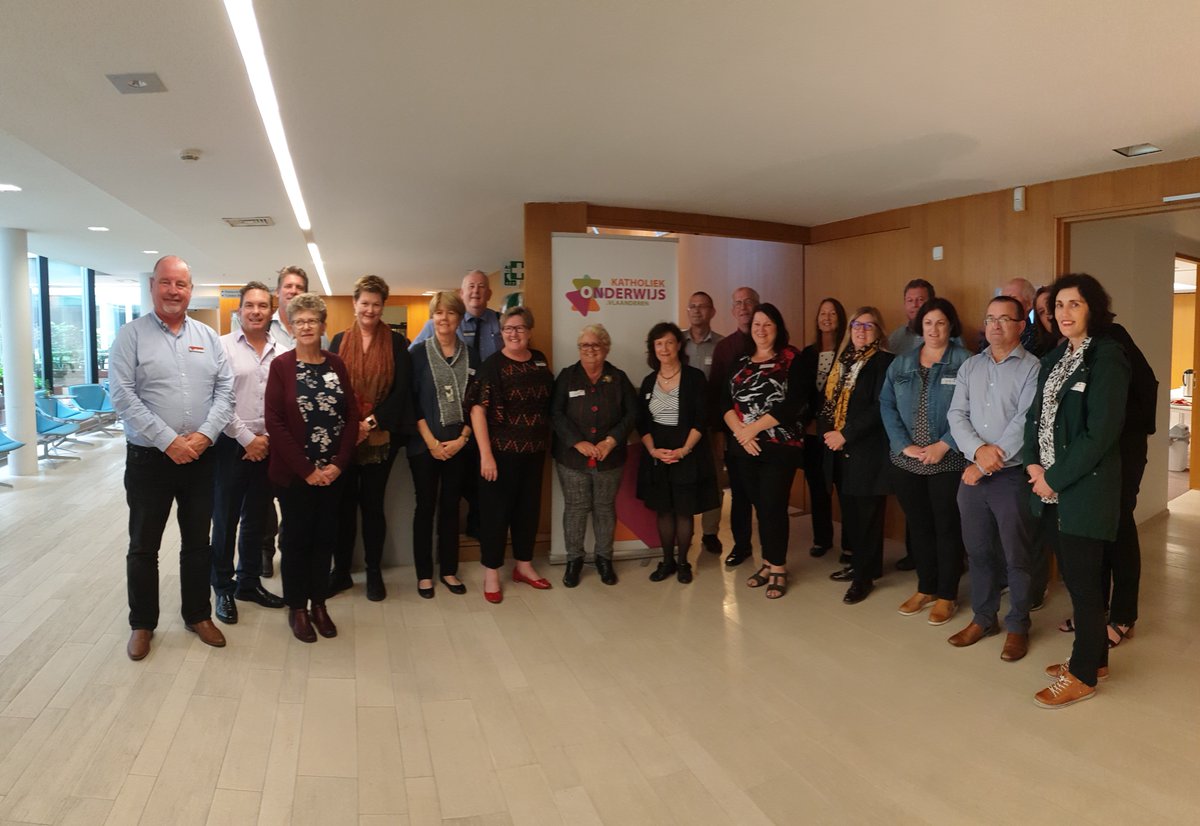 KathOndVla's tweet photo. Bouwen aan de katholieke #dialoogschool, ook aan de andere kant van de wereld. Boeiende uitwisseling met Australische onderwijsverstrekkers over hoe we leerlingen vormen in en voor een superdiverse samenleving. #ECSIP @KULTheologie https://t.co/S5q1qMNoh0