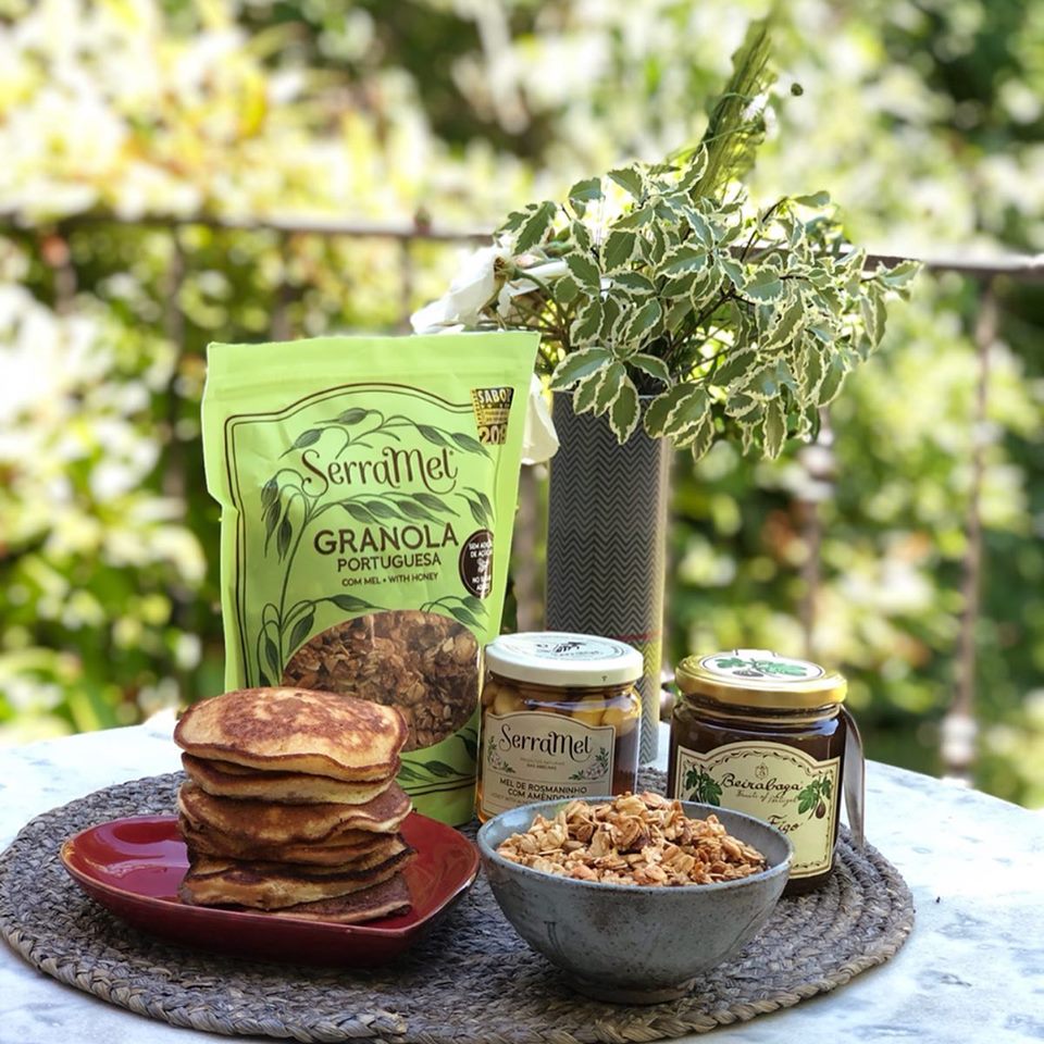 [#CONCOURS INSTAGRAM] J'ai apporté le meilleur du #Portugal dans mes valises ! Pendant mon expatriation à #Lisbonne, j’ai découvert la marque #Serramel, entreprise encore familiale. RDV sur notre #instagram pour gagner un panier gourmand 👉bit.ly/2EPGUr #miel #bio #food