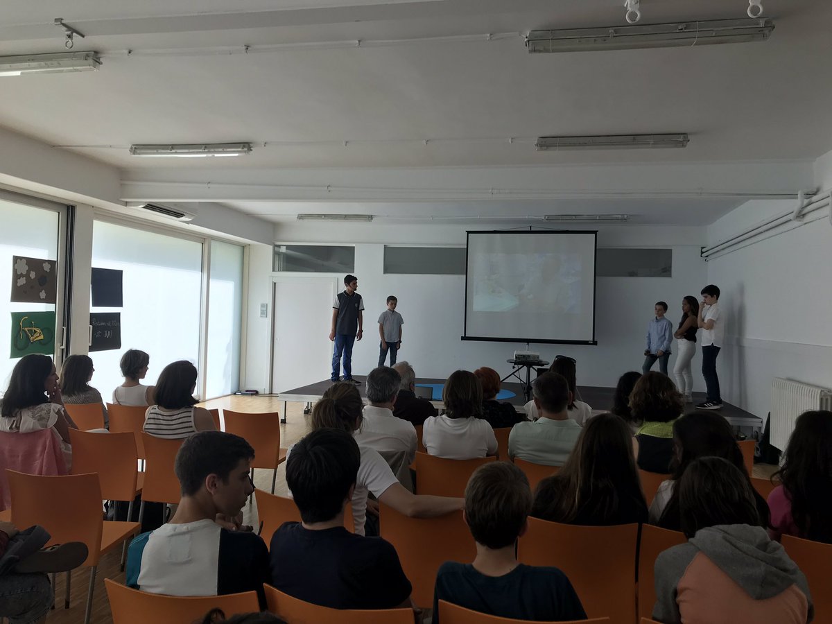 EscolaHoritzo's tweet photo. Comença la xerrada dels alumnes del Grup Five i Zero (12 i 13 anys) #reduïmeltrànsitja #somdelhoritzo https://t.co/PhA3EzVhIn