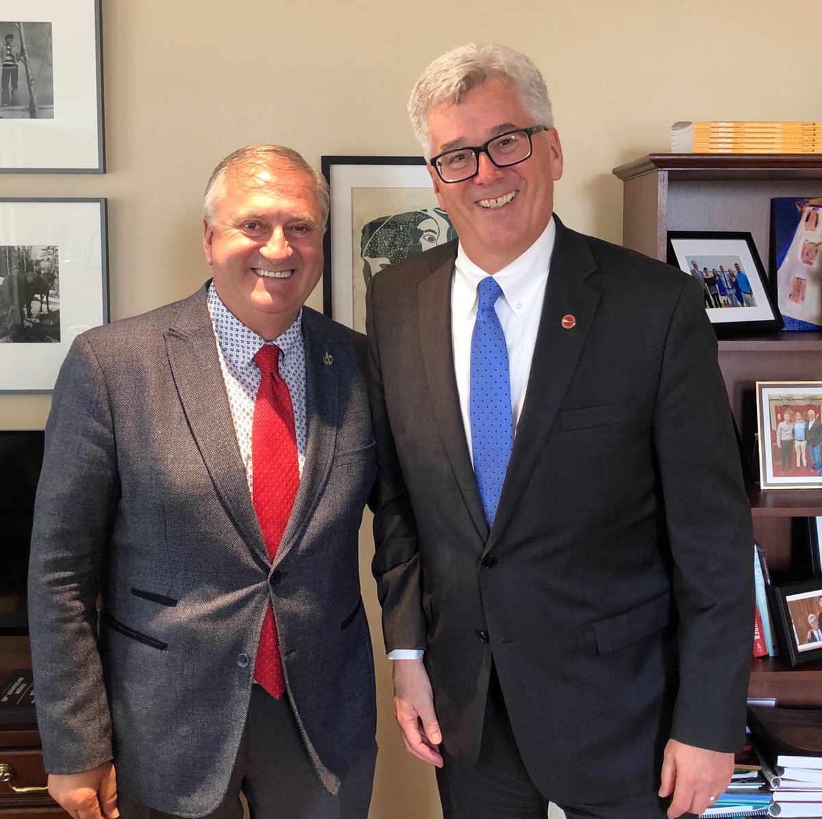 colindeacon's tweet photo. I enjoyed meeting Jean-Claude Poissant (⁦@PLCLaPrairieJCP⁩), Parliamentary Sect’y to the Minister of Ag &amp; Food, this morning. Despite our each being unilingual in our mother tongues, our staff enabled us to find lots to talk about. Be happy: Eat food from Canadian Farmers! https://t.co/Hfo7OmaGgo