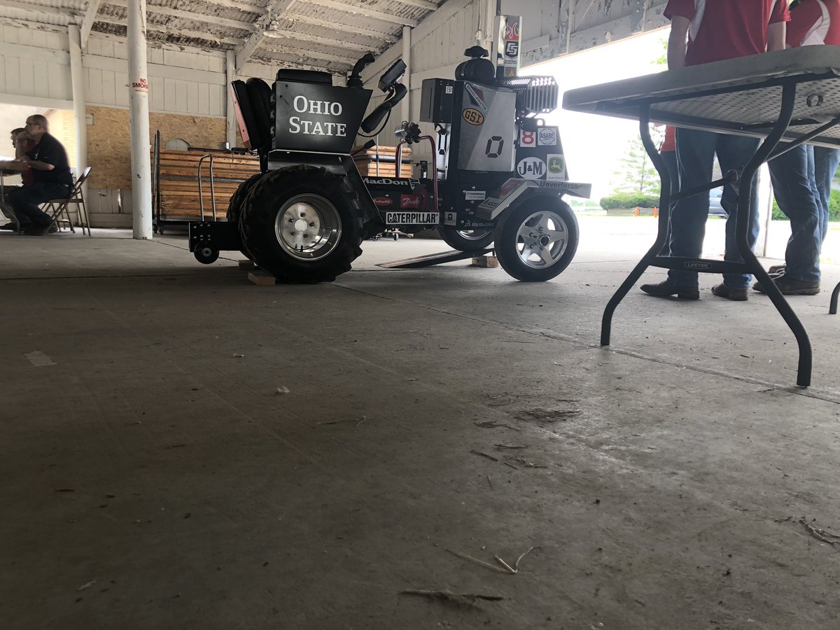 jacob_lesch's tweet photo. NCAA tractor pulling will never be the same. The first 1/4 scale 2wd articulated pulling tractor placed 4th out of 24. #buckeyebilt #brutus319 #pullingtime @osuasabe https://t.co/q6AyVsuYcN