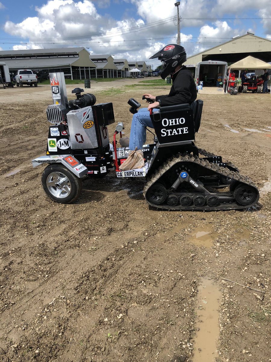 jacob_lesch's tweet photo. NCAA tractor pulling will never be the same. The first 1/4 scale 2wd articulated pulling tractor placed 4th out of 24. #buckeyebilt #brutus319 #pullingtime @osuasabe https://t.co/q6AyVsuYcN