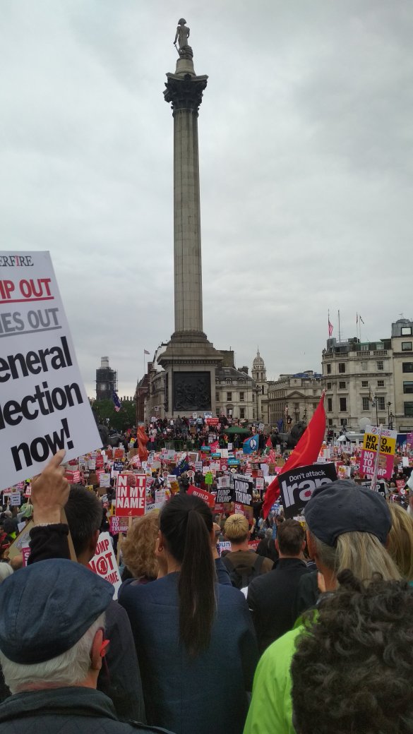 sarahliuk's tweet image. The protest moves down Whitehall. Everything I believe is being said here. #protesttrump #trumpvisituk