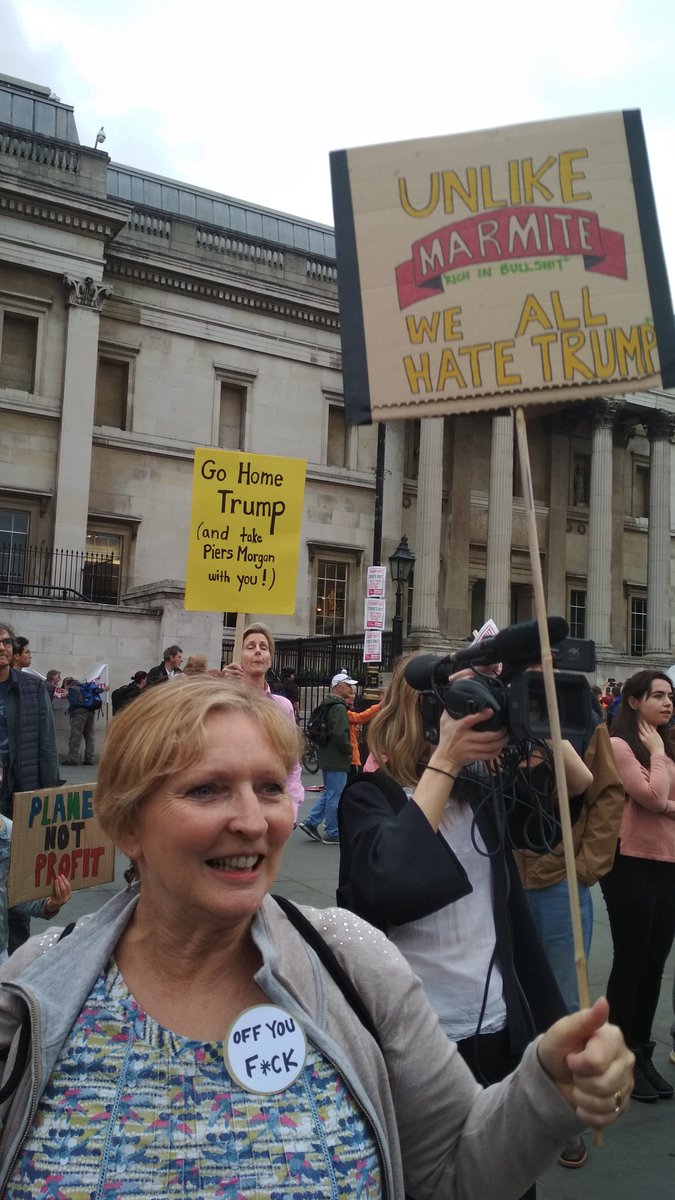 sarahliuk's tweet image. The protest moves down Whitehall. Everything I believe is being said here. #protesttrump #trumpvisituk