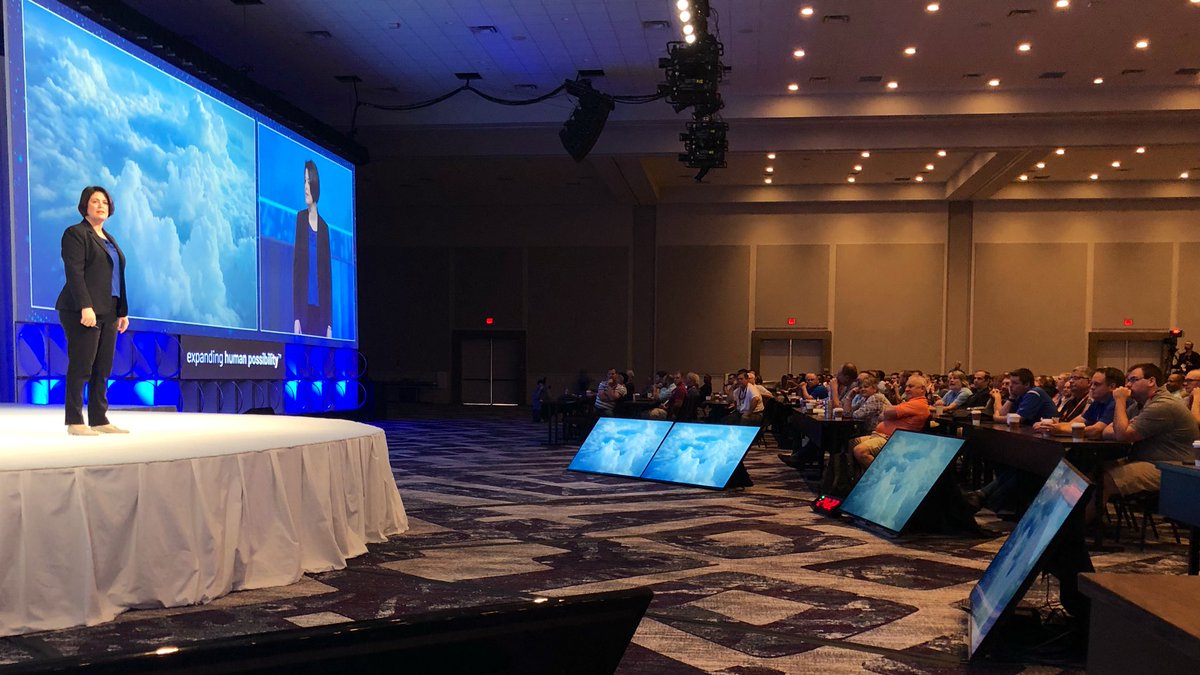 ROKAutomation's tweet image. “Nobody wants to lead a scripted life.” Col. Nicole Malachowski, the first female Thunderbird pilot, kicked off Day 2 of #ROKLive TechED with her personal experiences #ExpandingHumanPossibility.
