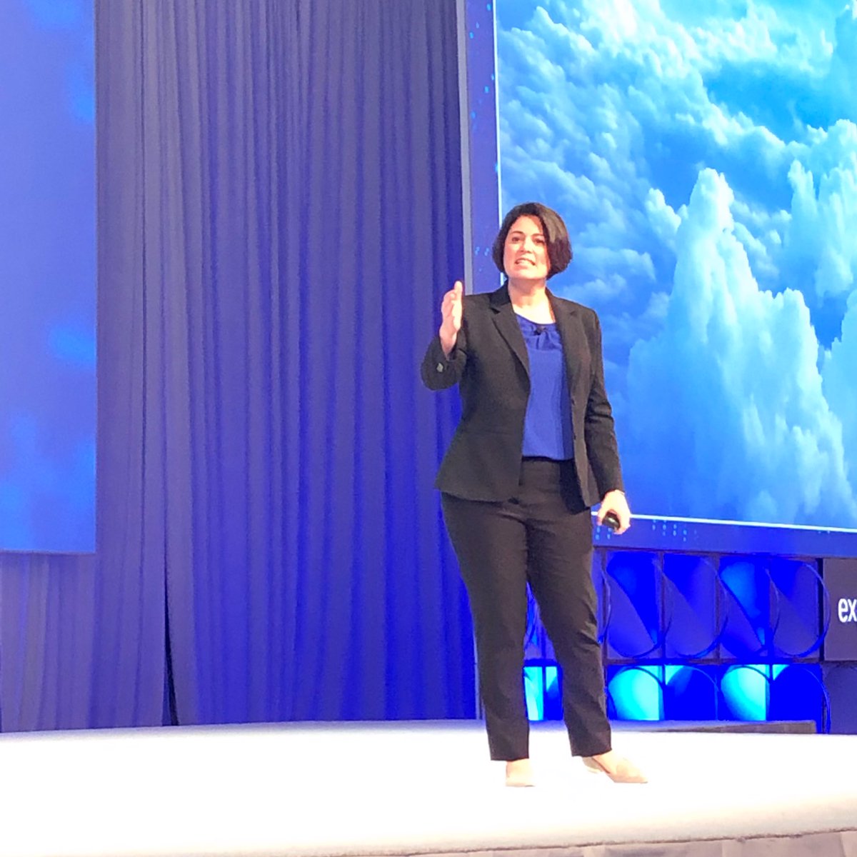 ROKAutomation's tweet image. “Nobody wants to lead a scripted life.” Col. Nicole Malachowski, the first female Thunderbird pilot, kicked off Day 2 of #ROKLive TechED with her personal experiences #ExpandingHumanPossibility.