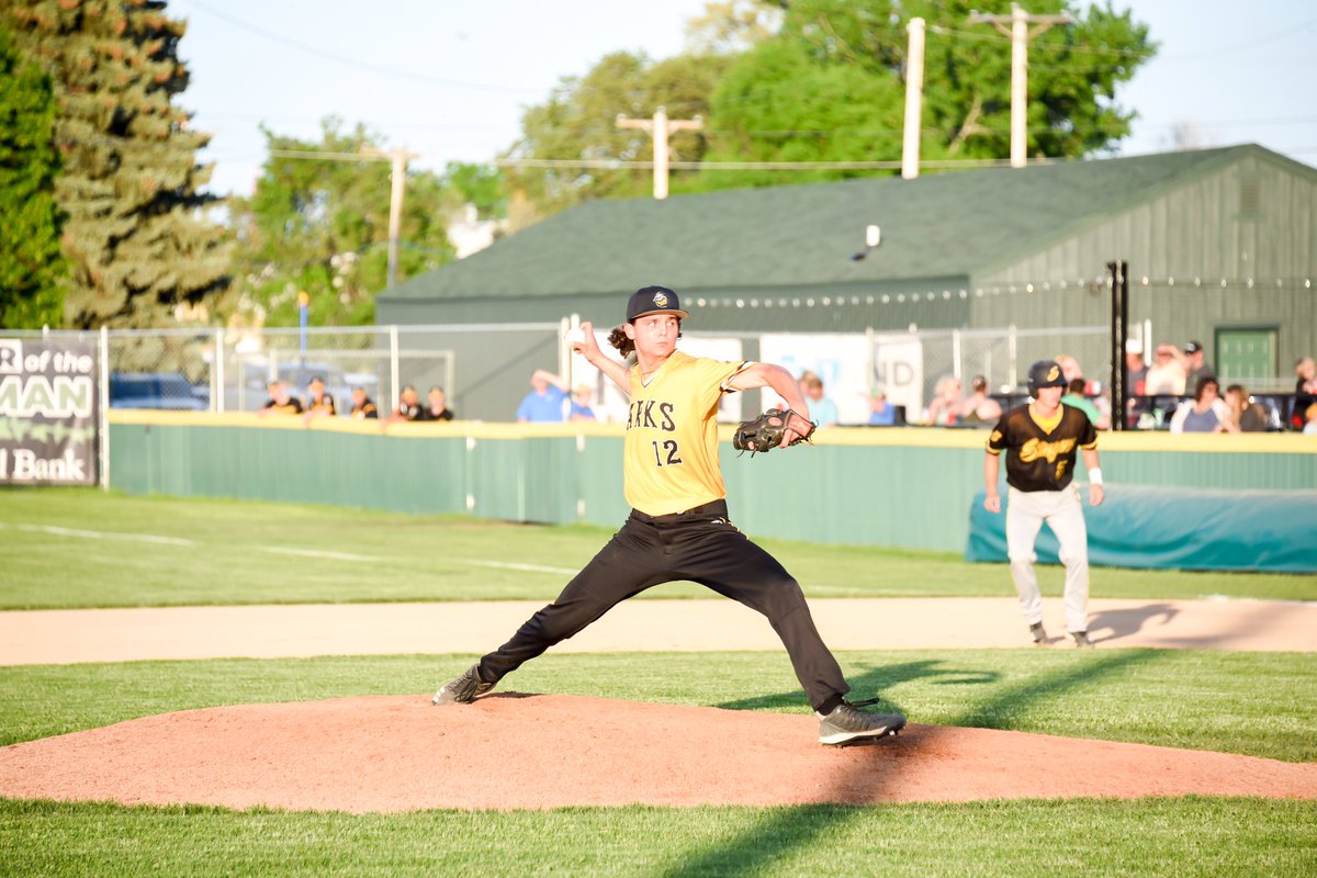 bismarcklarks's tweet photo. Last night’s Metro Area Ambulance fastest pitch goes to @bcollins2726 with 93 MPH🔥 https://t.co/KrqUr83qIY