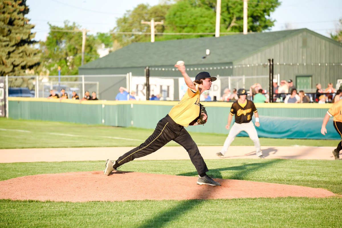 bismarcklarks's tweet photo. Last night’s Metro Area Ambulance fastest pitch goes to @bcollins2726 with 93 MPH🔥 https://t.co/KrqUr83qIY