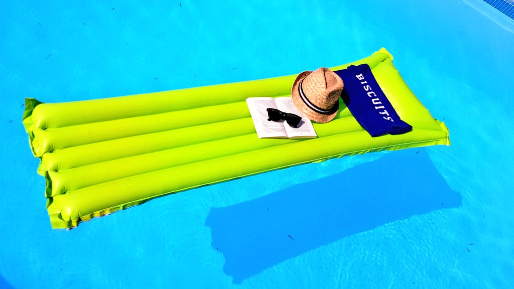 foodteesuk's tweet photo. Could life get any sweeter?

#foodtees #holiday #biscuits #SwimmingPool #freeshipping https://t.co/LyjIZWtb9M