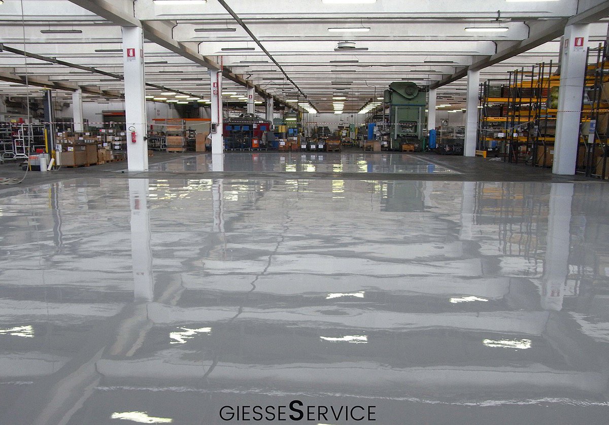 giesseservice's tweet photo. Per quest’#azienda di 2.200 MQ abbiamo realizzato un #pavimento in #resina #epossidica ad alta #resistenza con #sistema #multistrato e #finitura in #autolivellante. L’#impregnazione con la resina epossidica è fondamentale per poter chiudere eventuali #porosità del pavimento. https://t.co/lwmwEyQPCJ