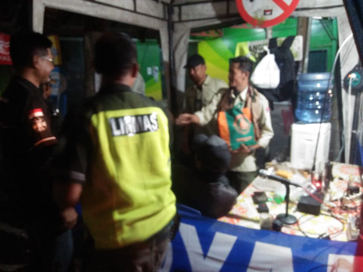 TRCBPBDDIY's tweet photo. @Pusdalops_diy Saling mendukung adalah Koentji Keberhasilan Operasi, peran dan semangat sukarelawan dari masyarakat harus terus dijaga. Ucapan terimakasih kami untuk semangat para relawan di posko2 lebaran.
#OperasiRondaKetupat2019
#WaspadaMerapi
#SiapUntukSelamat https://t.co/baZzUUsFfZ