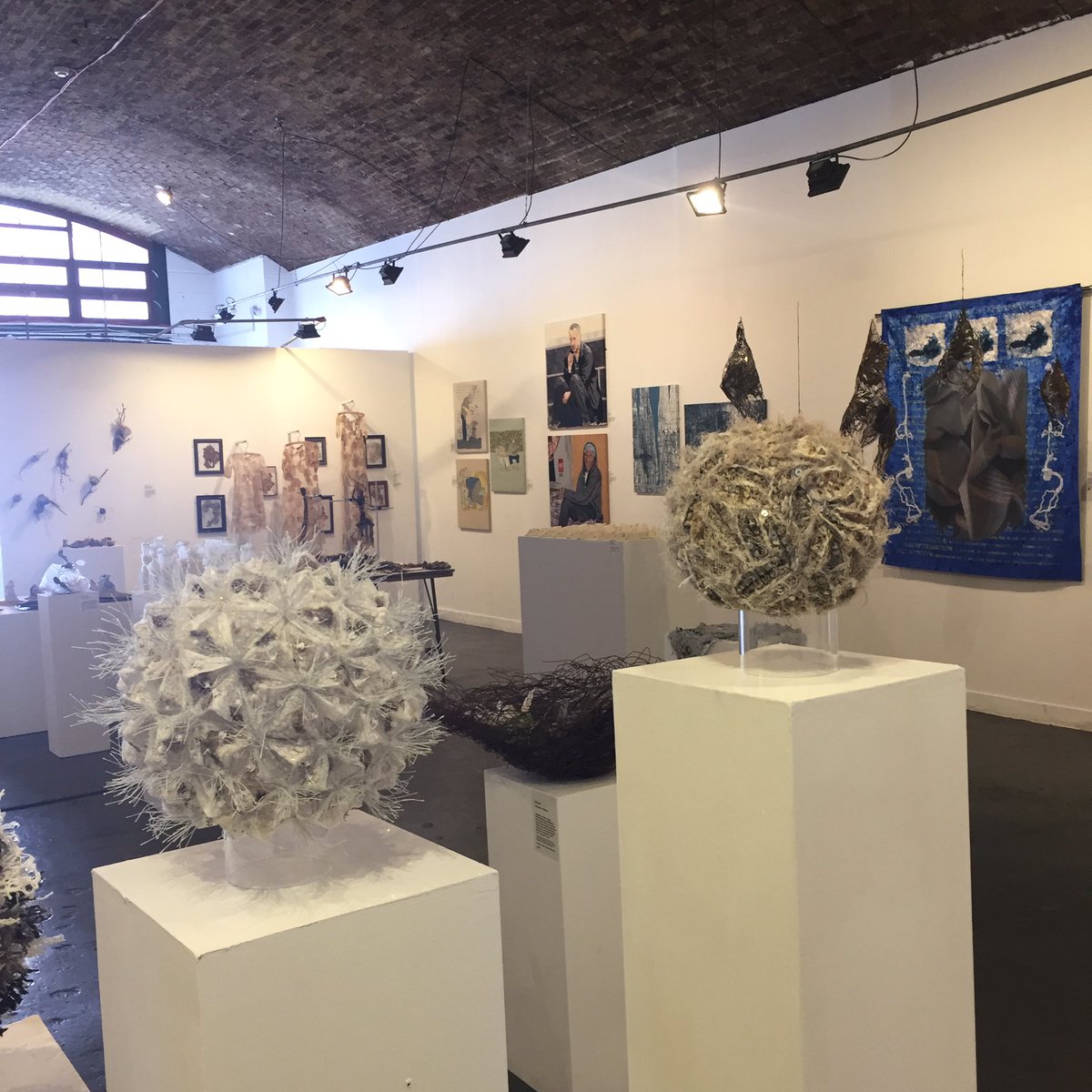blueberrybutton's tweet photo. Gallery views from the @PrismTextiles #fragility exhibition showing @HoxtonArches Gallery until the 9th June. Lots of fabulous #textileinspired work #embroideryisart @TheEmbroidered #contemporarytextiles https://t.co/FC5qeoySgK